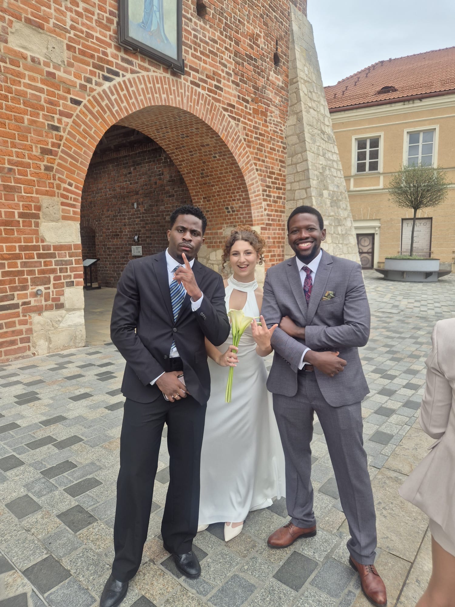 Maja and Todimu with family and friends